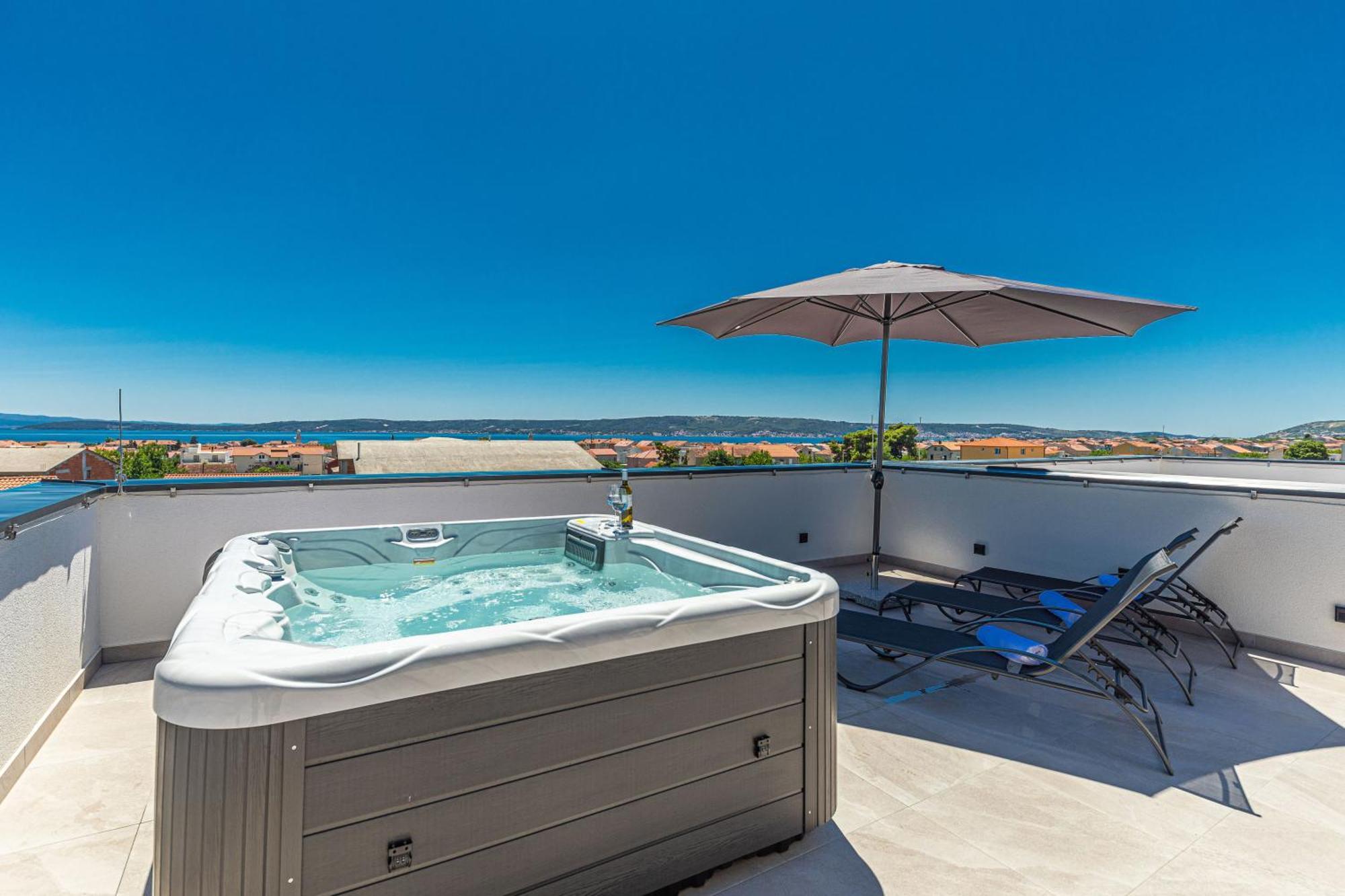 Rooftop New Castel 2023 Kaštela Екстериор снимка