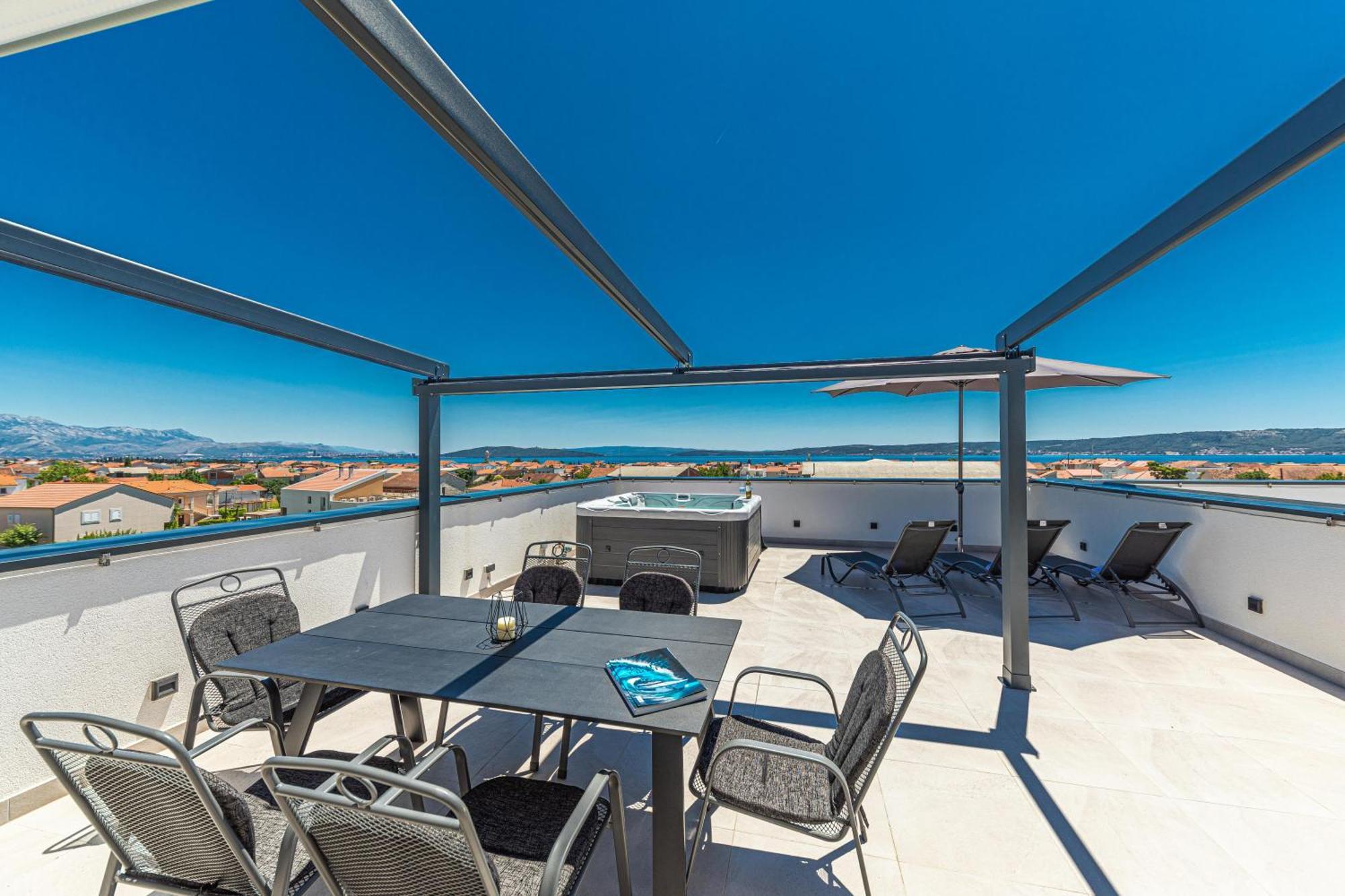 Rooftop New Castel 2023 Kaštela Екстериор снимка