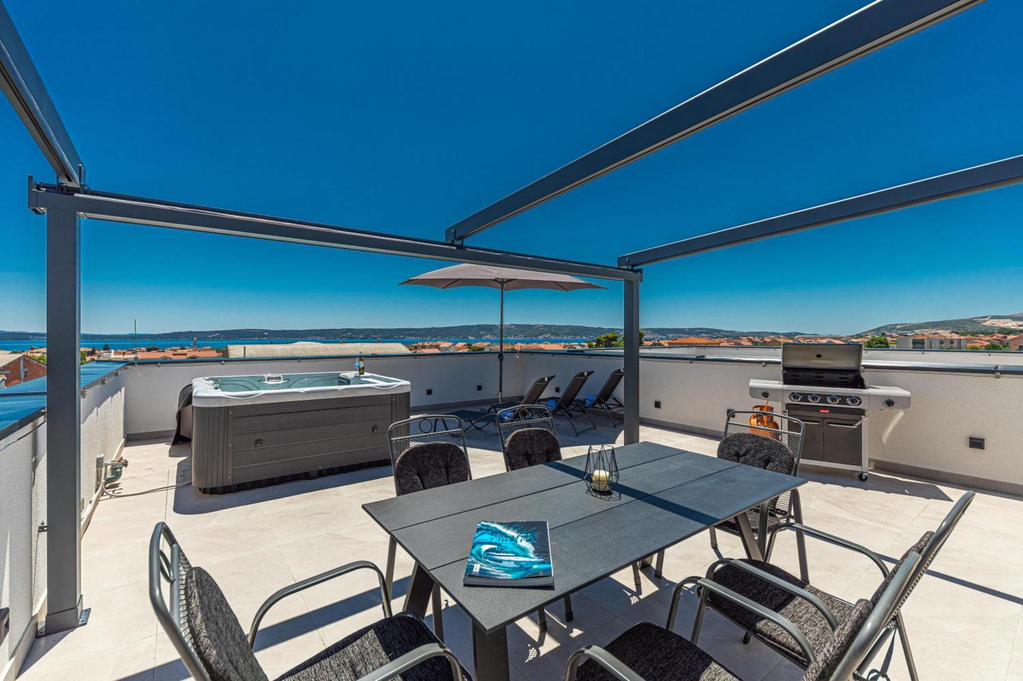 Rooftop New Castel 2023 Kaštela Екстериор снимка