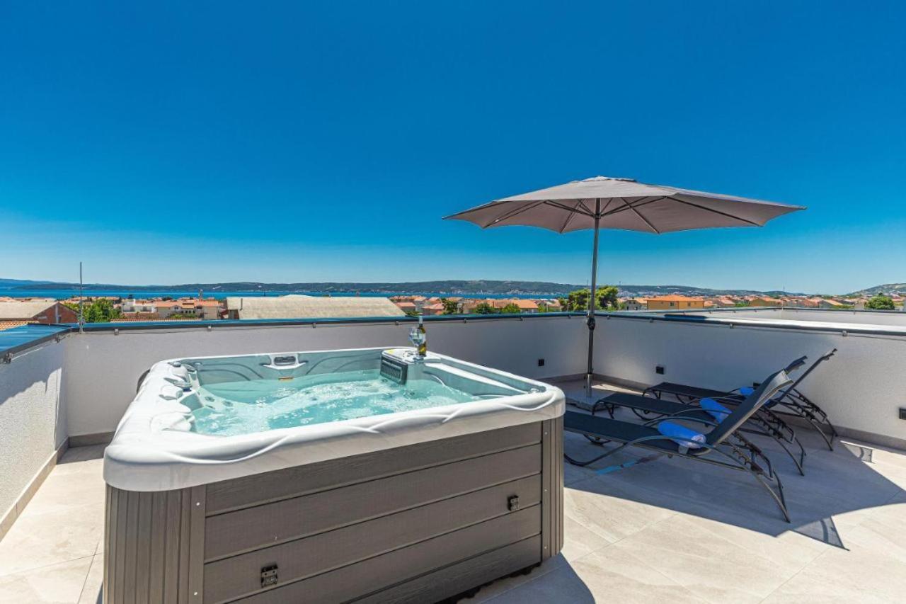 Rooftop New Castel 2023 Kaštela Екстериор снимка